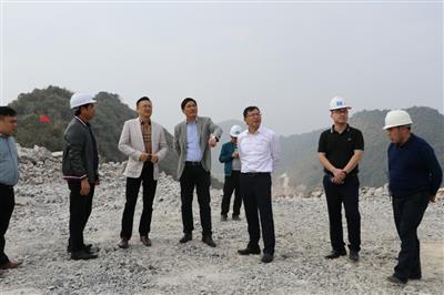 【項目考察】黃鳴帶隊赴百色市平果縣考察石灰巖礦項目