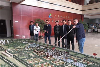 藍繼壯帶隊前往崇左龍贊產業園交流學習