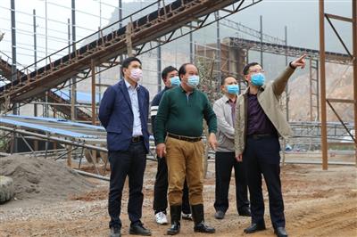 趙伯廷率隊考察扶綏縣石灰巖礦項目